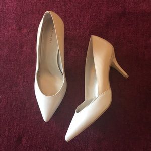 Tahari white and cream pointy heels size 8